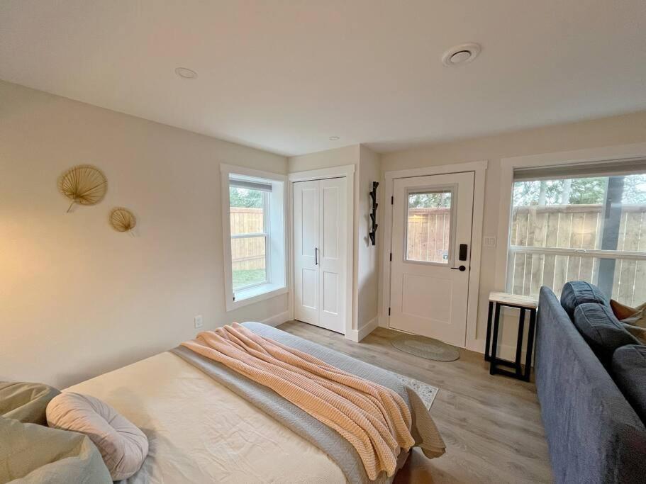 Modern Studio With Soft Tub And Mountain Views - Ratcliffe Guest Suite Duncan Exterior photo